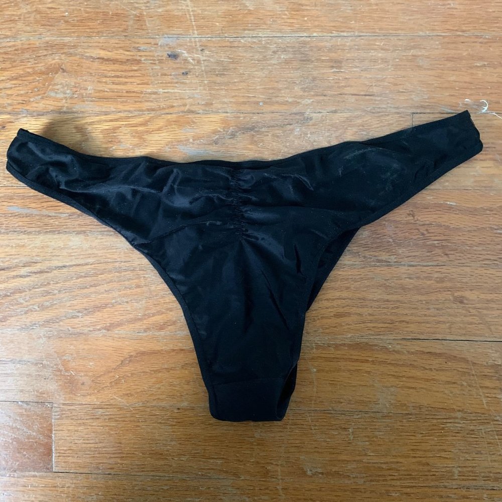 Black Victoria Secret panties - Size L